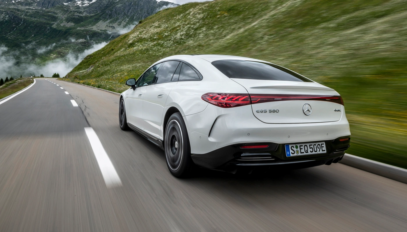 Mercedes Benz Eqs Berlina - Contexto Entorno Real Contexto Conduciendo Exterior Trasera Exterior Trasera Derecha