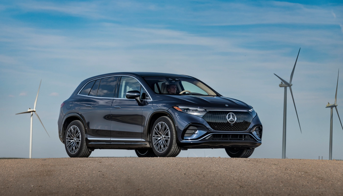 Mercedes Benz Eqs Suv - Contexto Entorno Real Contexto Aparcado Exterior Frontal Derecha