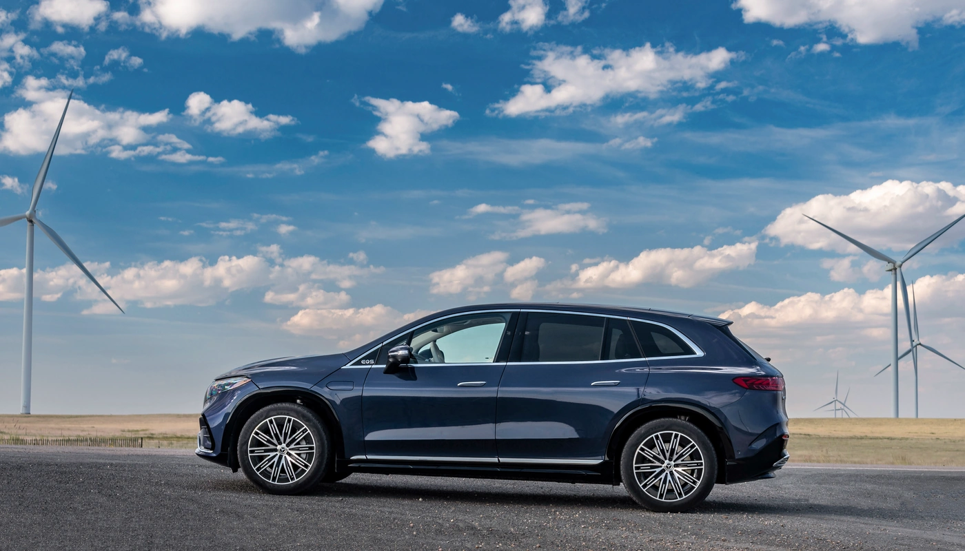 Mercedes Benz Eqs Suv - Contexto Entorno Real Contexto Aparcado Exterior Lateral Izquierda