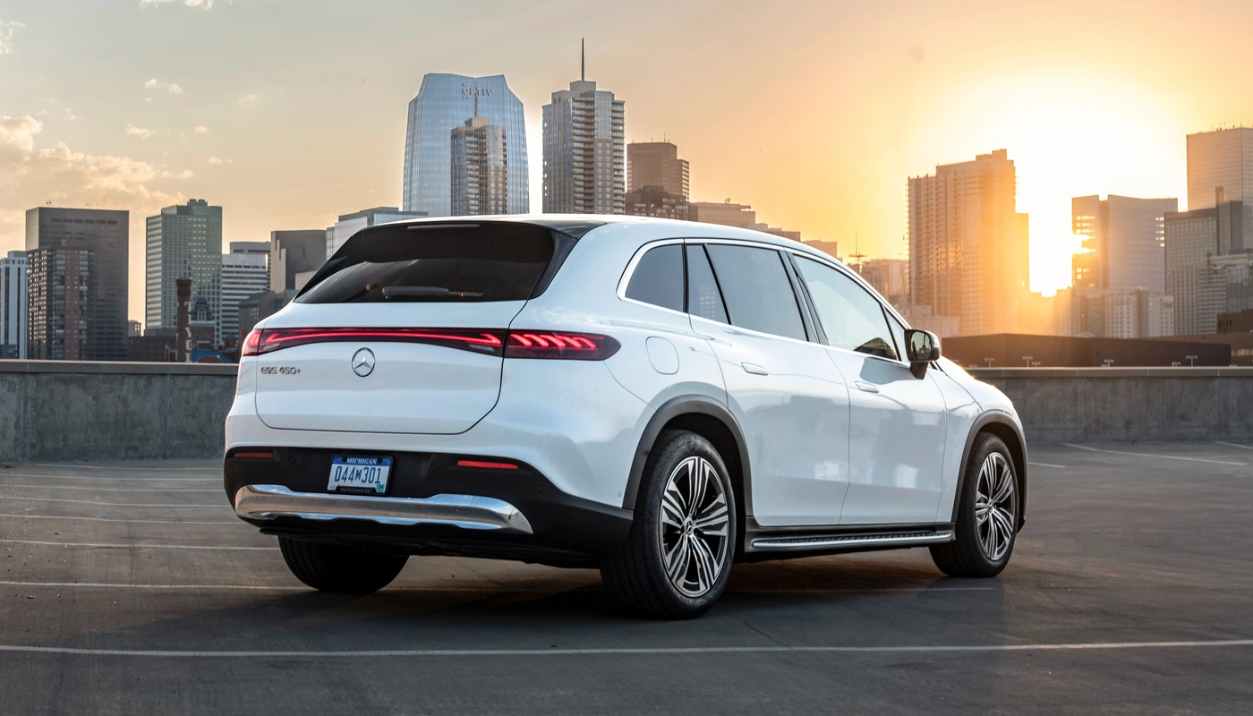 Mercedes Benz Eqs Suv - Contexto Entorno Real Contexto Aparcado Exterior Trasera Izquierda