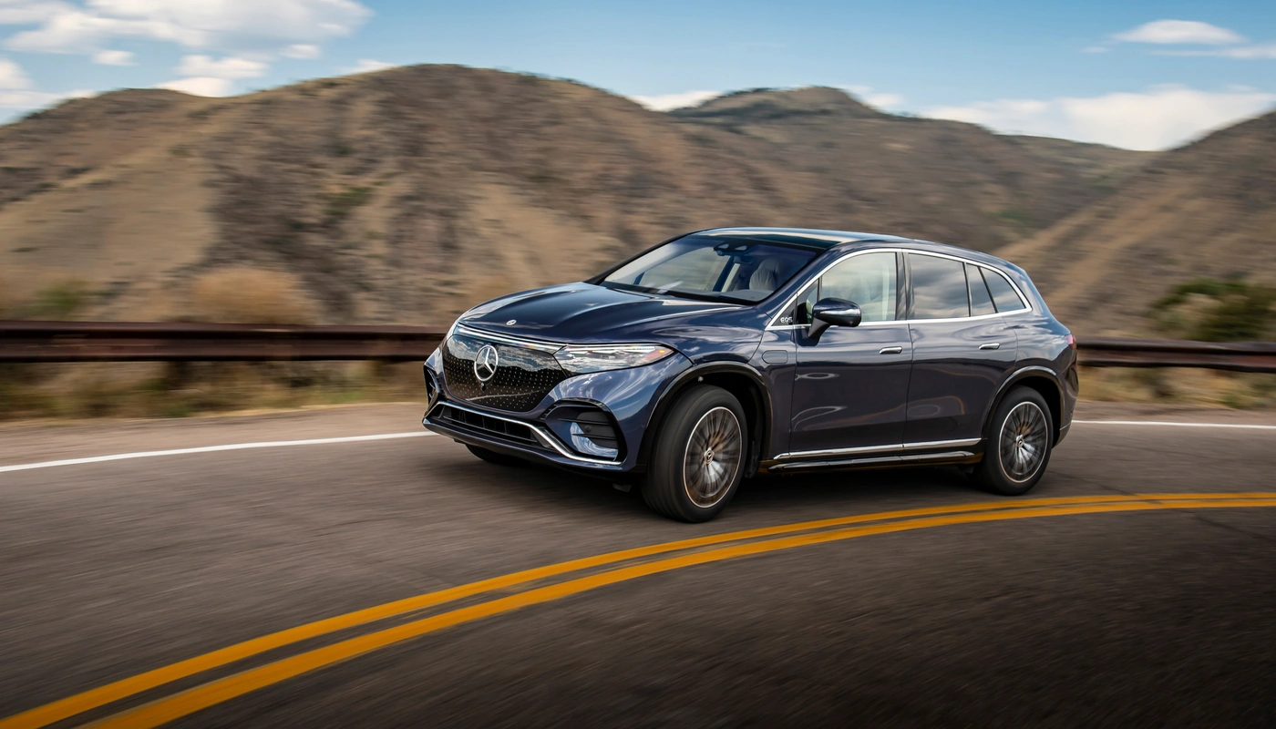 Mercedes Benz Eqs Suv - Contexto Entorno Real Contexto Conduciendo Exterior Lateral Izquierda