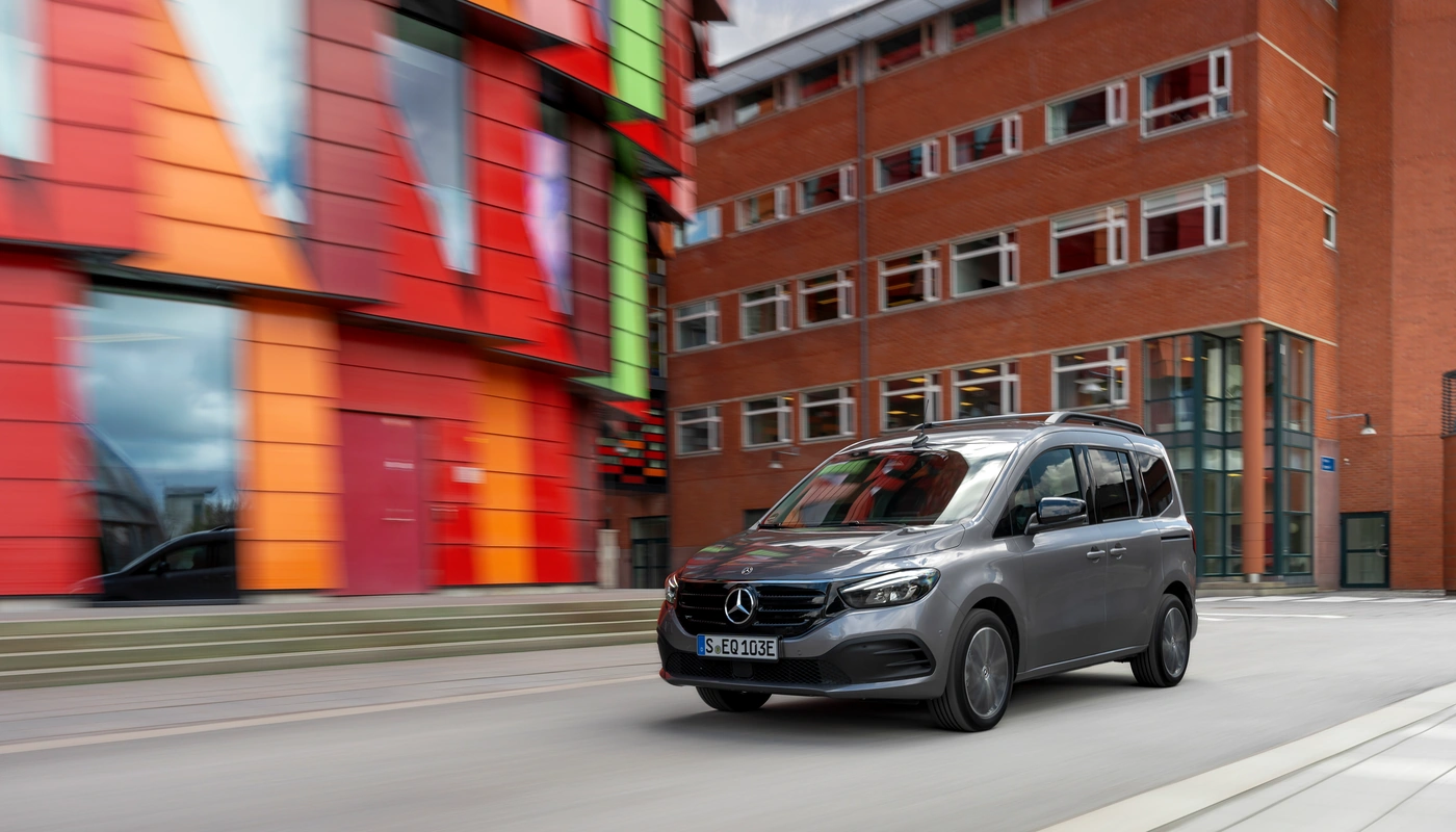 Mercedes Benz Eqt - Contexto Entorno Real Contexto Conduciendo Exterior Frontal Izquierda