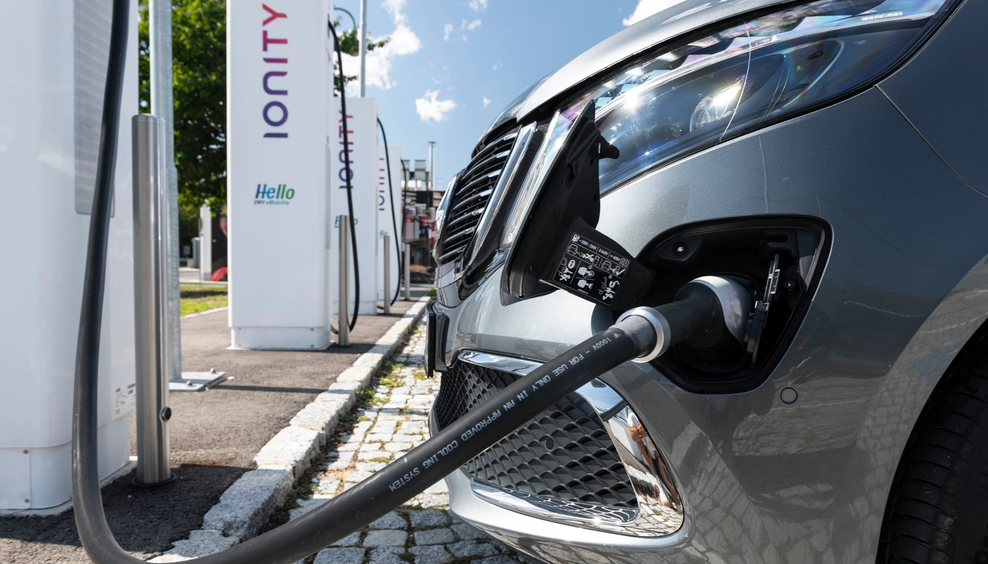 Mercedes Benz Eqv - Carga Puerto Y Cable Carga Estacion