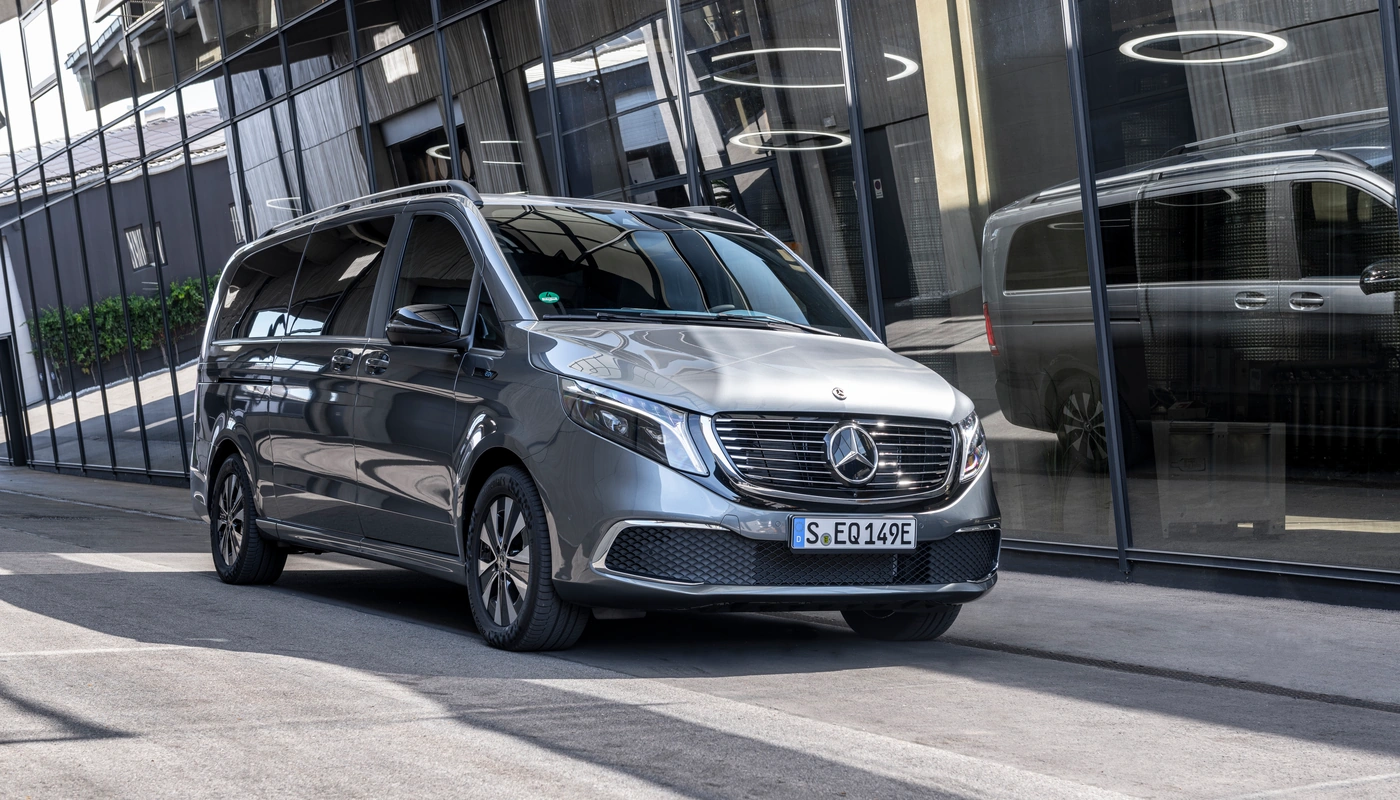 Mercedes Benz Eqv - Contexto Entorno Real Contexto Conduciendo Exterior Frontal Derecha