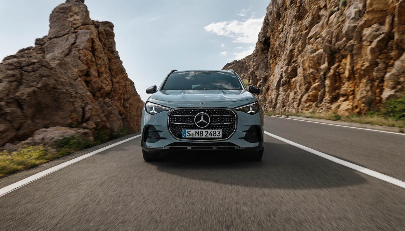 Mercedes Benz Gla - Contexto Entorno Real Contexto Conduciendo Exterior Frontal