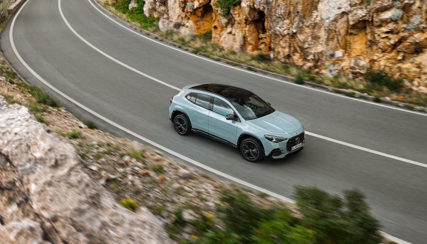 Mercedes Benz Gla - Contexto Entorno Real Contexto Conduciendo Exterior Frontal Derecha Exterior Lateral Derecha Exterior Superior