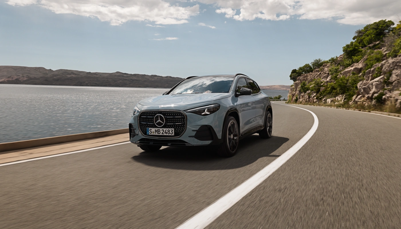 Mercedes Benz Gla - Contexto Entorno Real Contexto Conduciendo Exterior Frontal Exterior Frontal Izquierda
