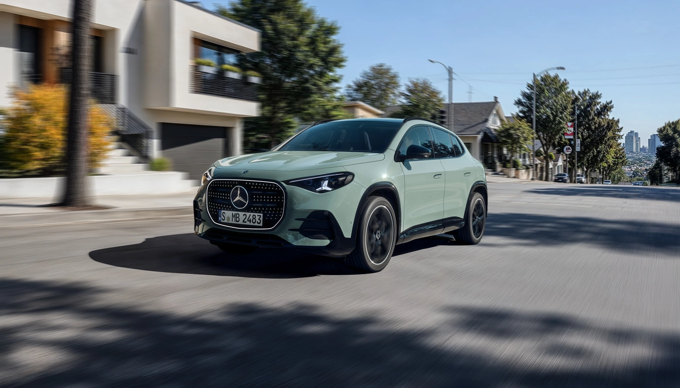 Mercedes Benz Gla - Contexto Entorno Real Contexto Conduciendo Exterior Frontal Izquierda
