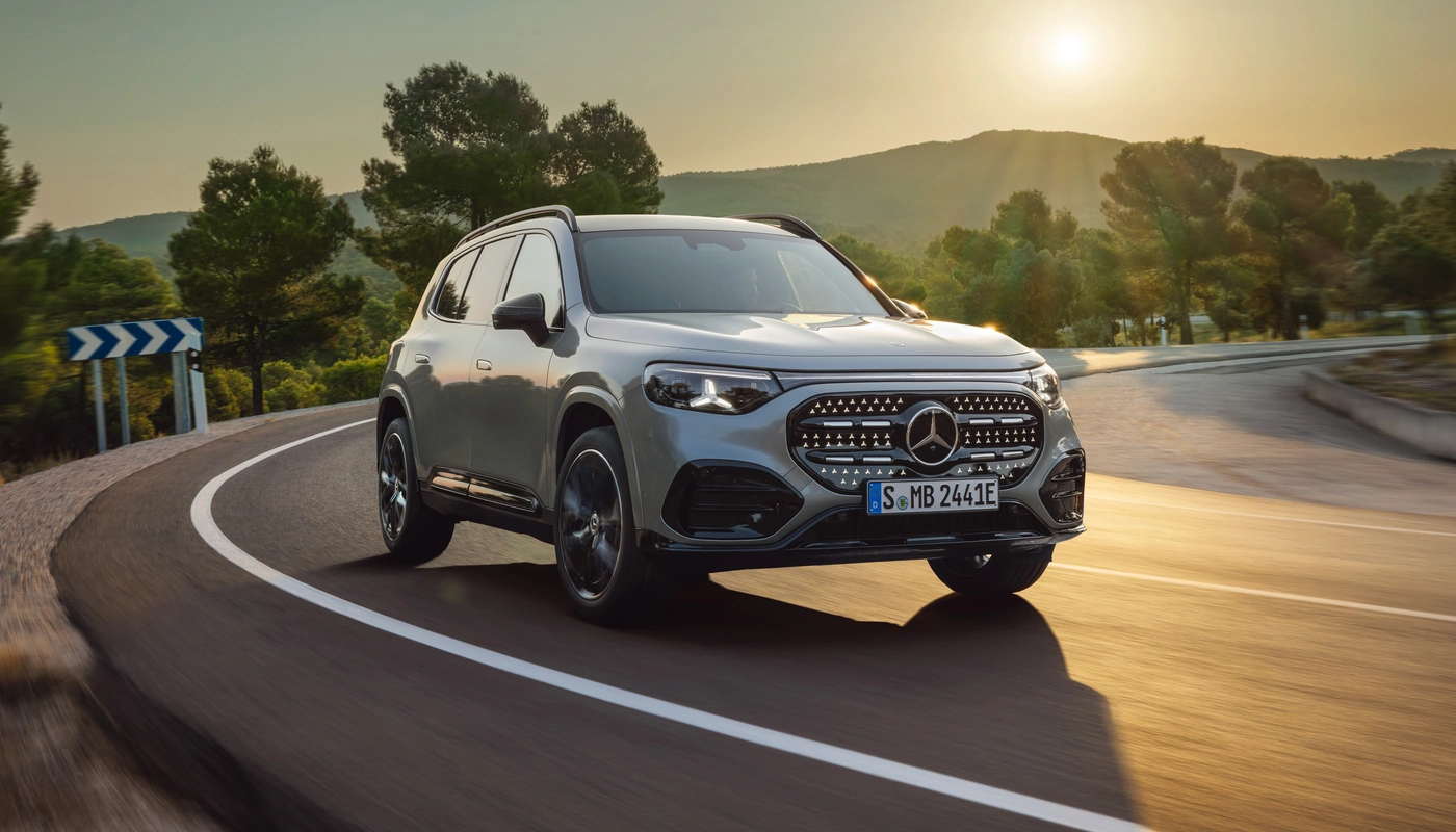 Mercedes Benz Glb - Contexto Entorno Real Contexto Conduciendo Exterior Frontal Derecha