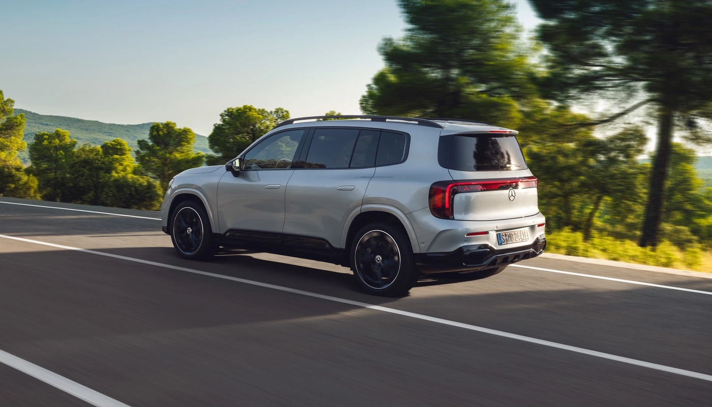 Mercedes Benz Glb - Contexto Entorno Real Contexto Conduciendo Exterior Lateral Izquierda