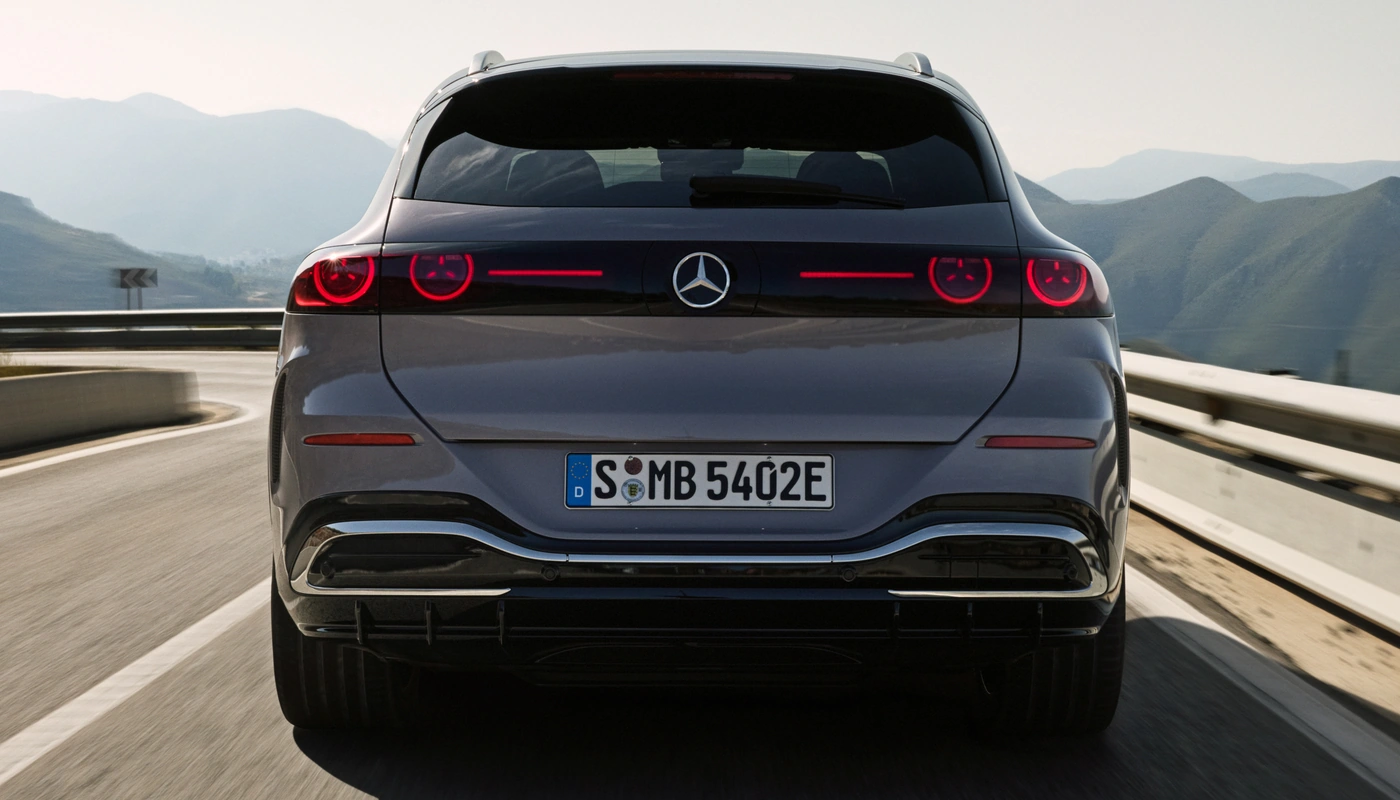 Mercedes Benz Glc - Contexto Entorno Real Contexto Conduciendo Exterior Trasera