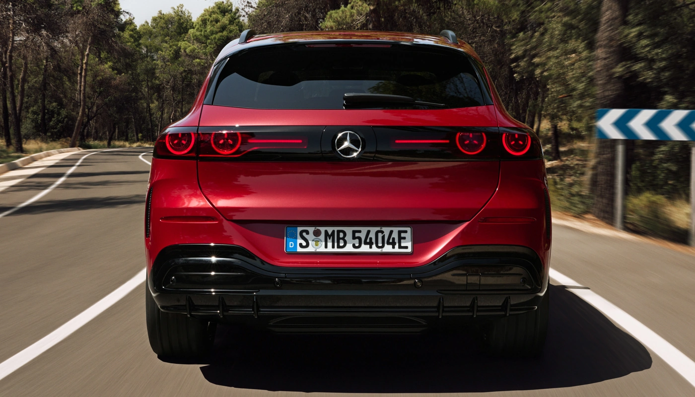 Mercedes Benz Glc - Contexto Entorno Real Contexto Conduciendo Exterior Trasera