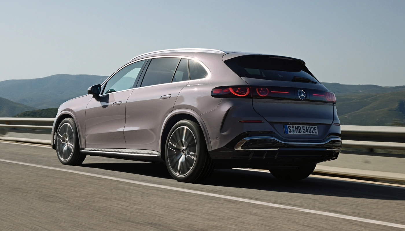 Mercedes Benz Glc - Contexto Entorno Real Contexto Conduciendo Exterior Trasera Derecha