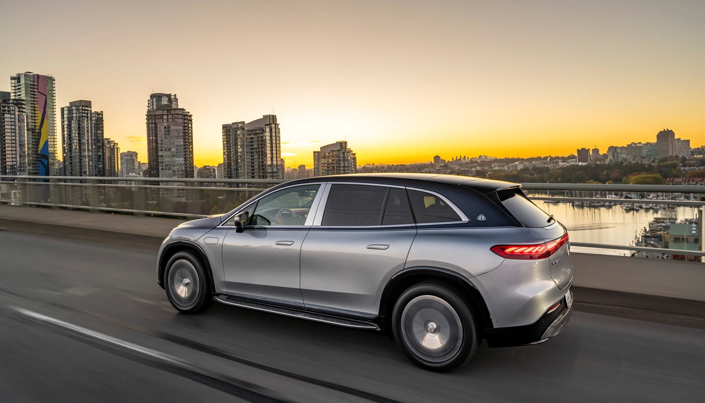 Mercedes Benz Maybach Eqs Suv - Contexto Entorno Real Contexto Conduciendo Exterior Lateral Izquierda