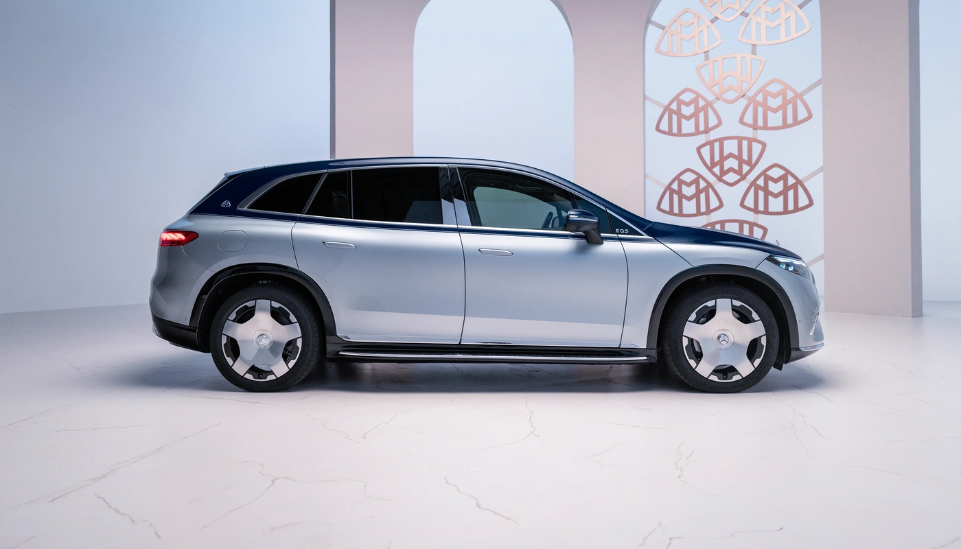 Mercedes Benz Maybach Eqs Suv - Contexto Estudio Exterior Lateral Derecha