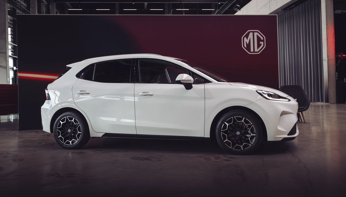 Mg Mg4 Urban - Contexto Entorno Real Contexto Aparcado