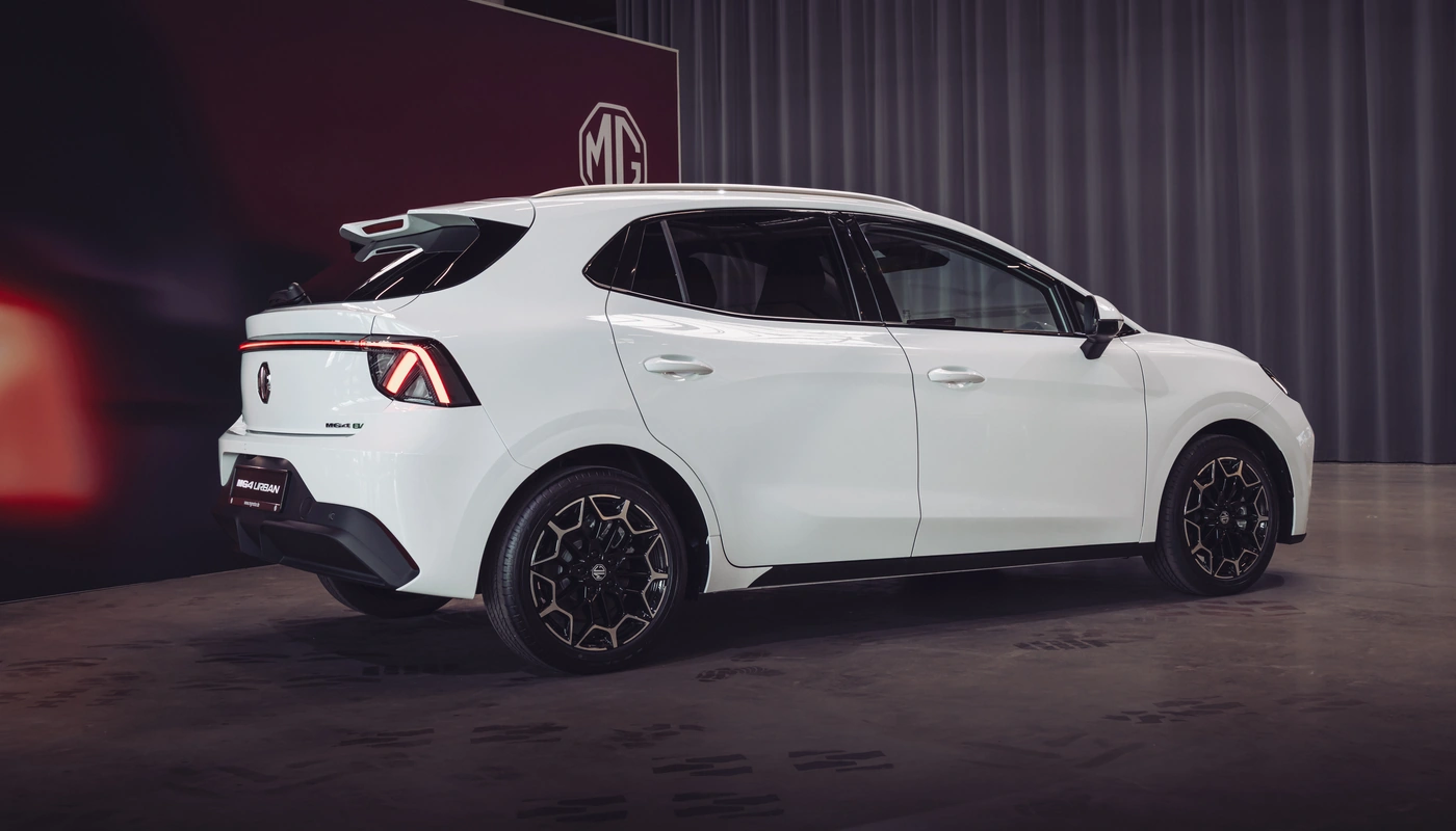Mg Mg4 Urban - Contexto Entorno Real Contexto Aparcado Exterior Trasera Izquierda Exterior Lateral Derecha
