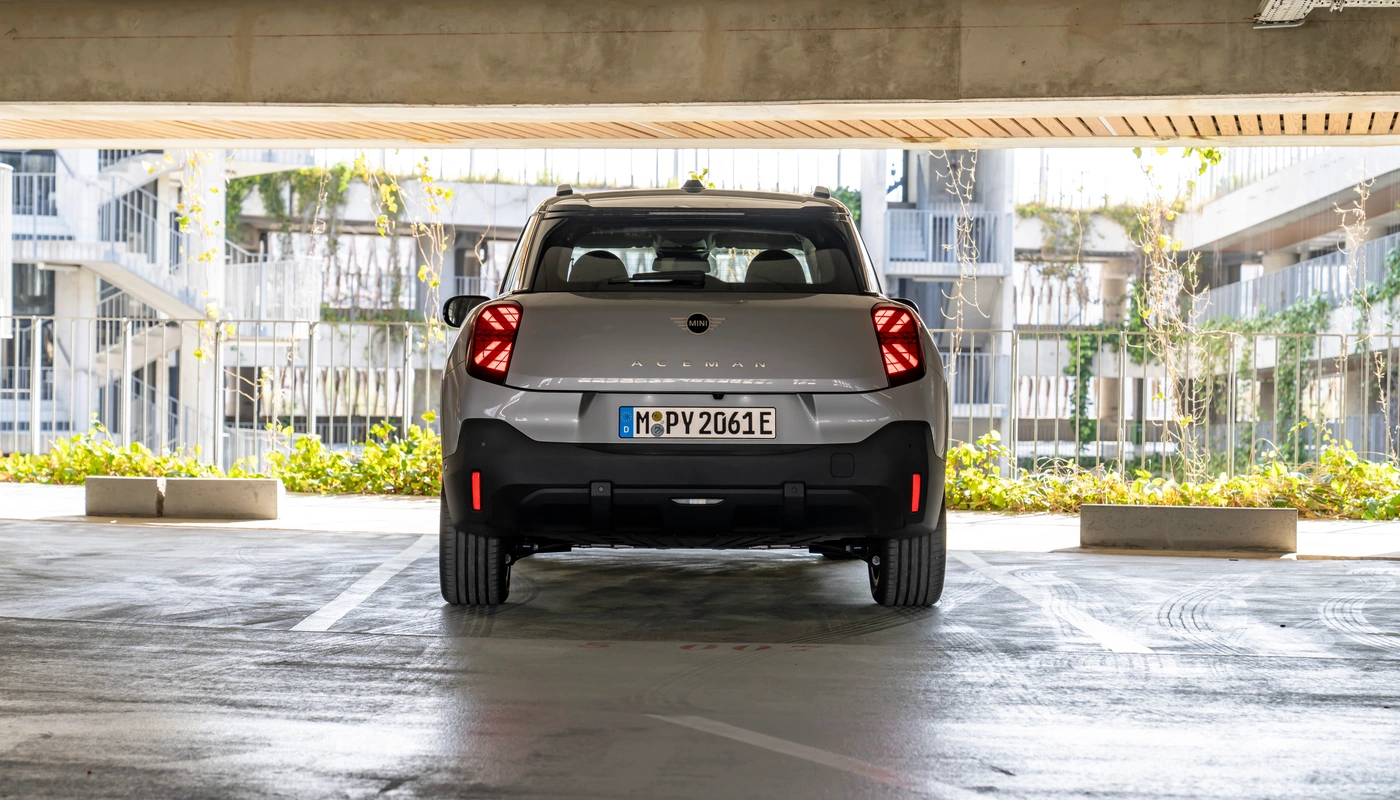 Mini Aceman - Contexto Entorno Real Contexto Aparcado Exterior Trasera