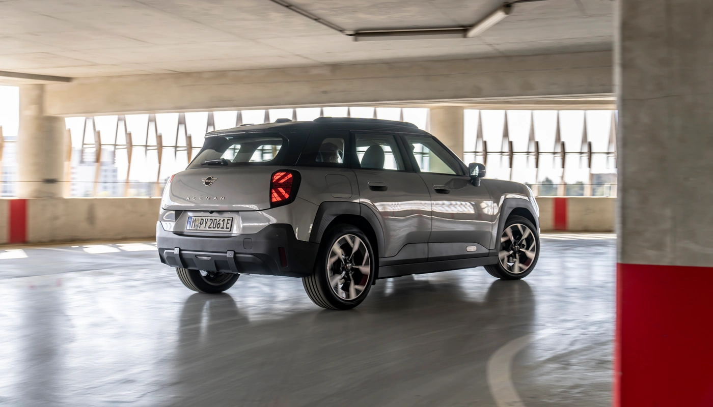 Mini Aceman - Contexto Entorno Real Contexto Aparcado Exterior Trasera Izquierda