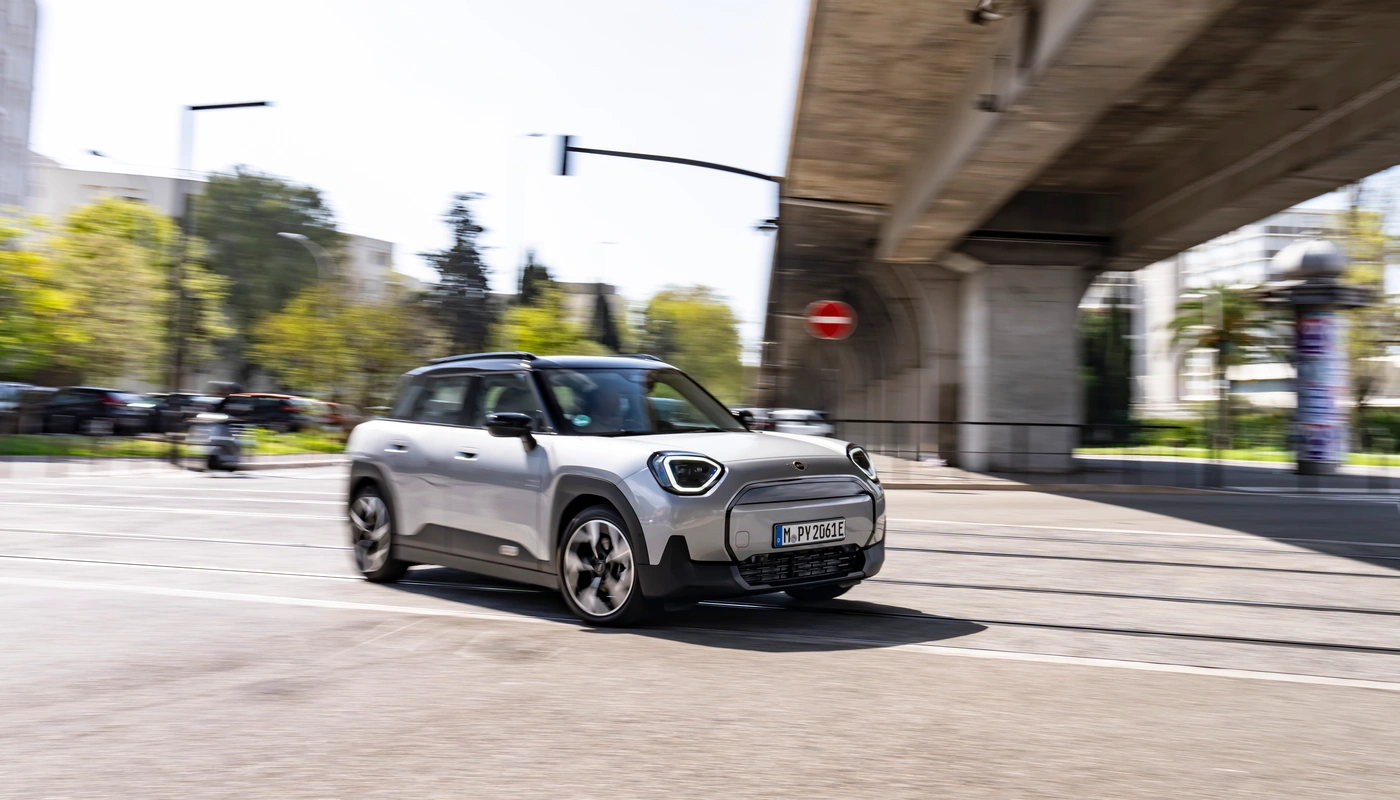 Mini Aceman - Contexto Entorno Real Contexto Conduciendo Exterior Frontal Derecha