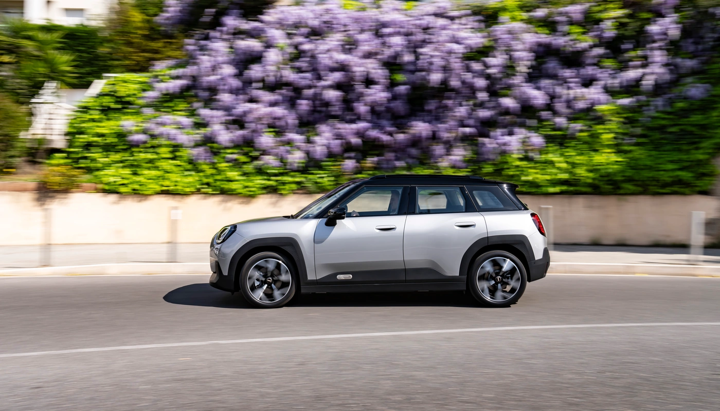 Mini Aceman - Contexto Entorno Real Contexto Conduciendo Exterior Lateral Izquierda