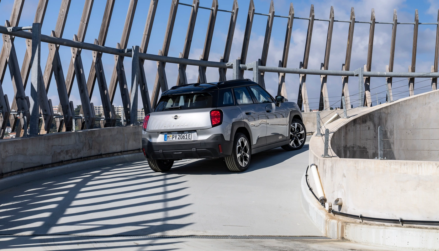 Mini Aceman - Contexto Entorno Real Contexto Conduciendo Exterior Trasera Izquierda