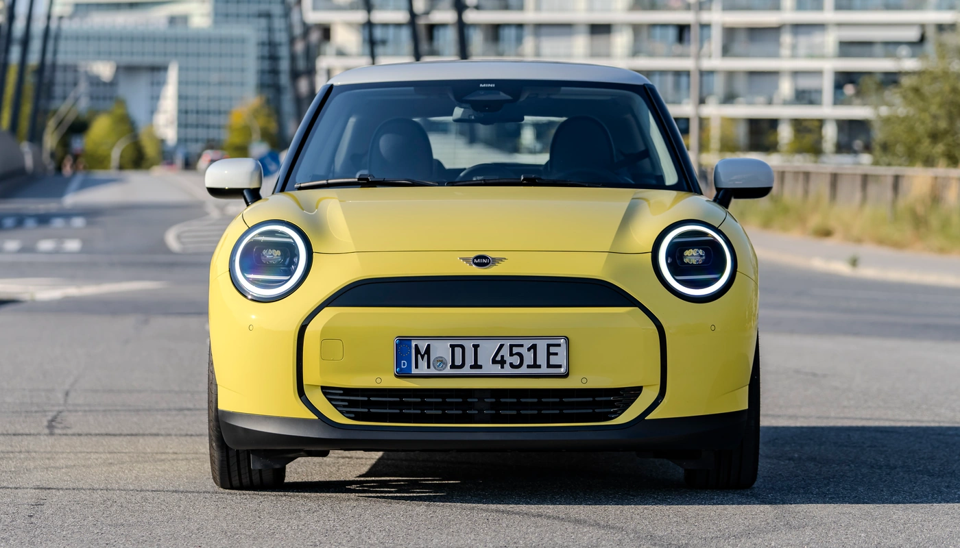 Mini Cooper - Contexto Entorno Real Contexto Aparcado Exterior Frontal