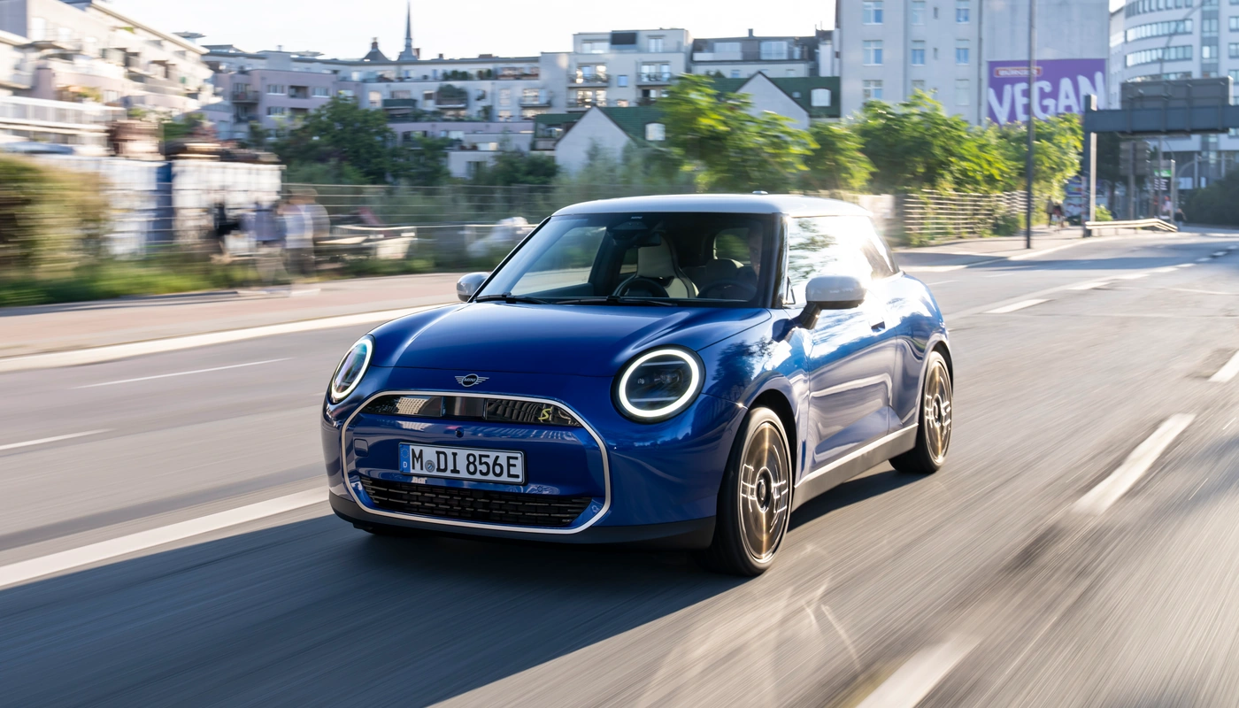 Mini Cooper - Contexto Entorno Real Contexto Conduciendo Exterior Frontal Izquierda