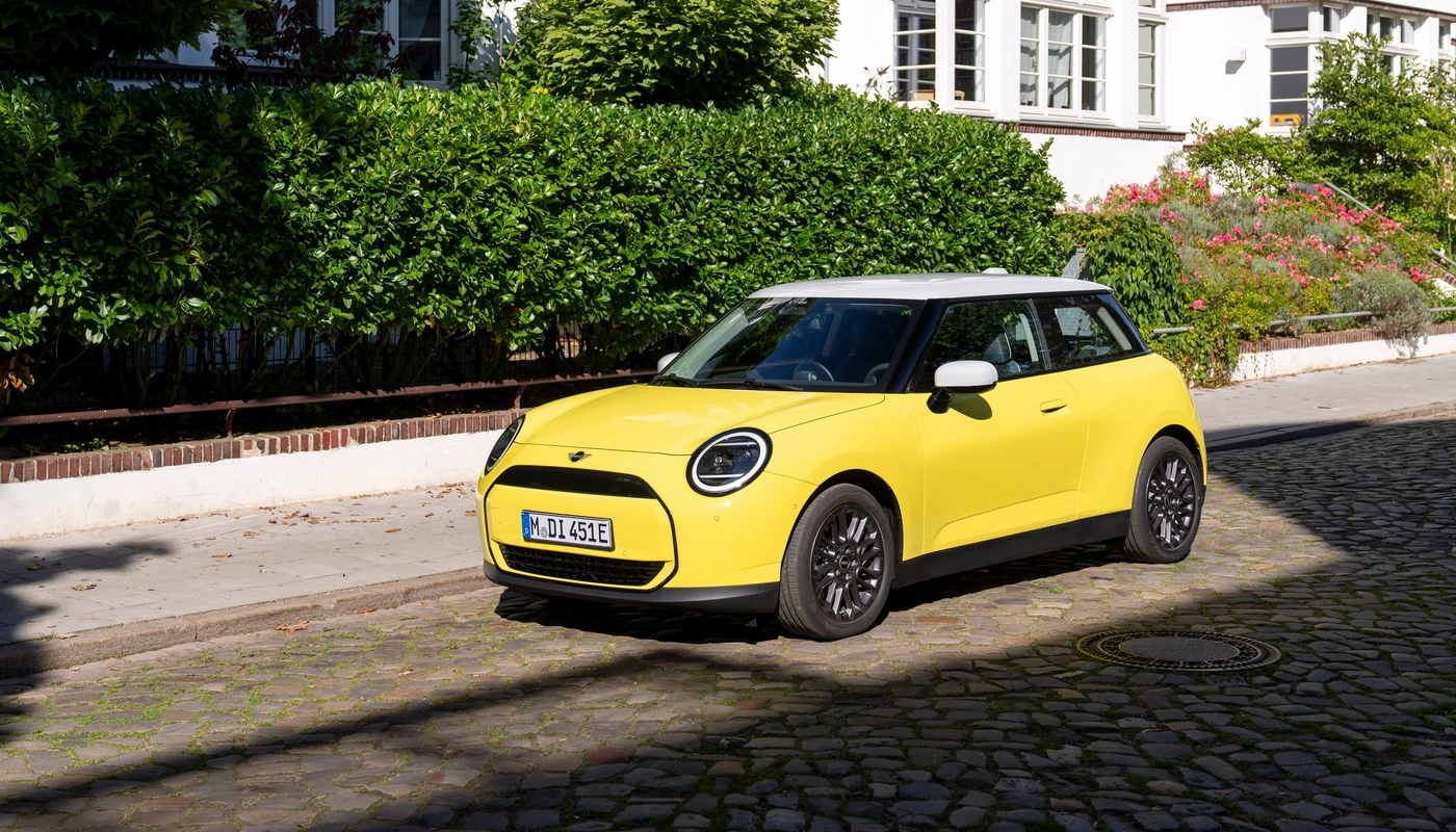 Mini Cooper - Contexto Entorno Real Contexto Conduciendo Exterior Frontal Izquierda