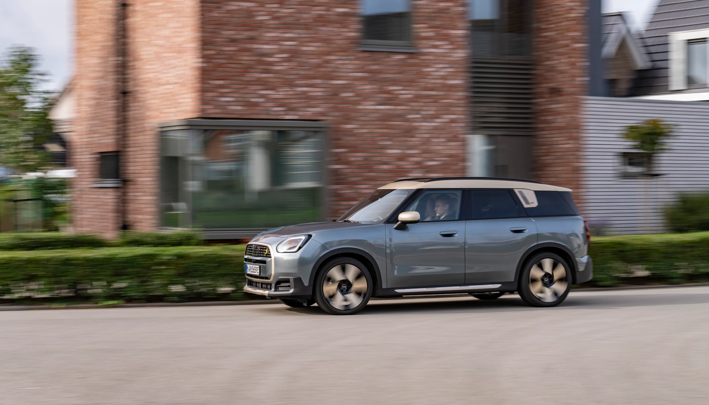 Mini Countryman - Contexto Entorno Real Contexto Conduciendo Exterior Lateral Izquierda