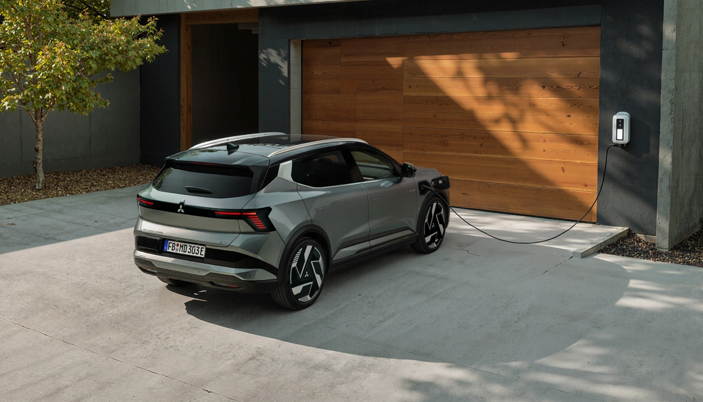 Mitsubishi Eclipse Cross - Contexto Entorno Real Contexto Aparcado Exterior Trasera Izquierda