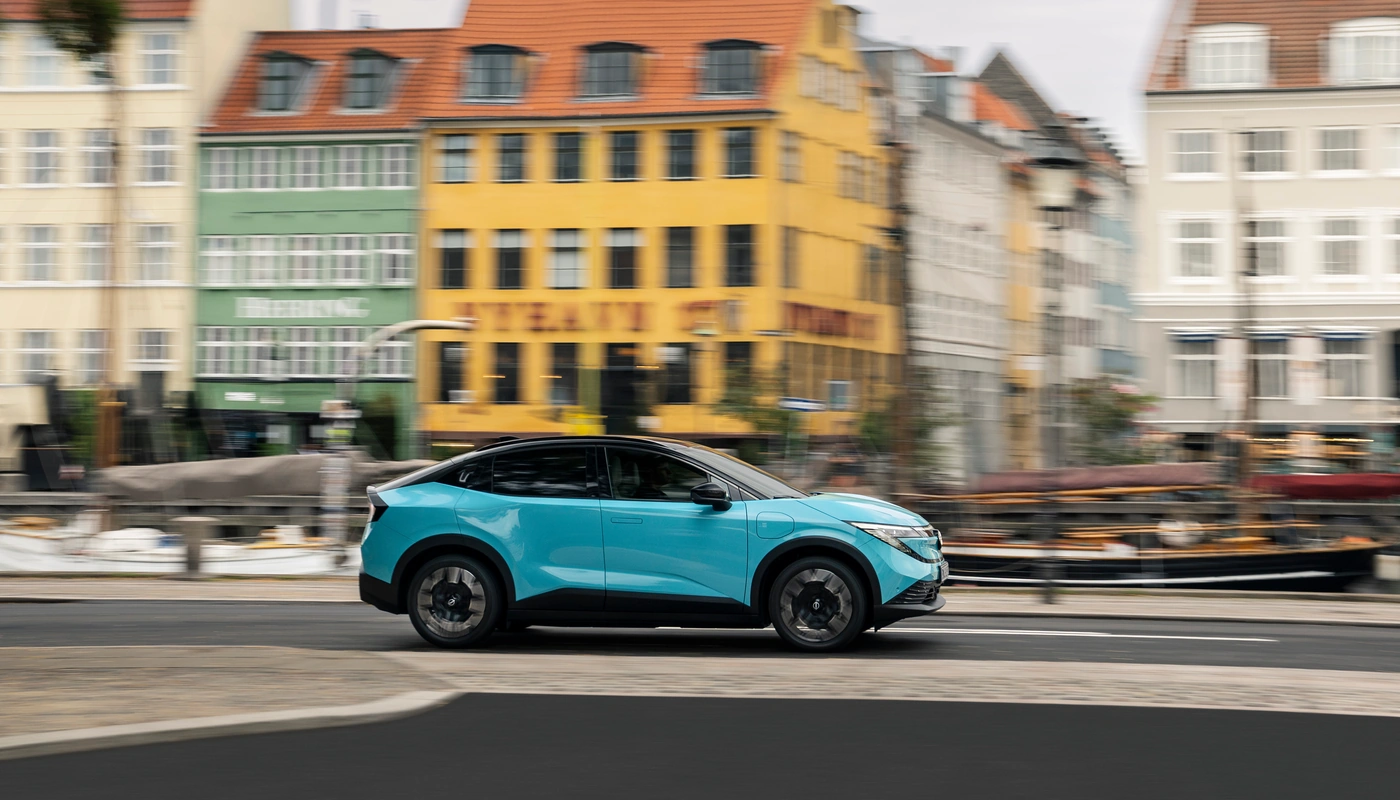 Nissan Leaf - Contexto Entorno Real Contexto Conduciendo Exterior Lateral Derecha