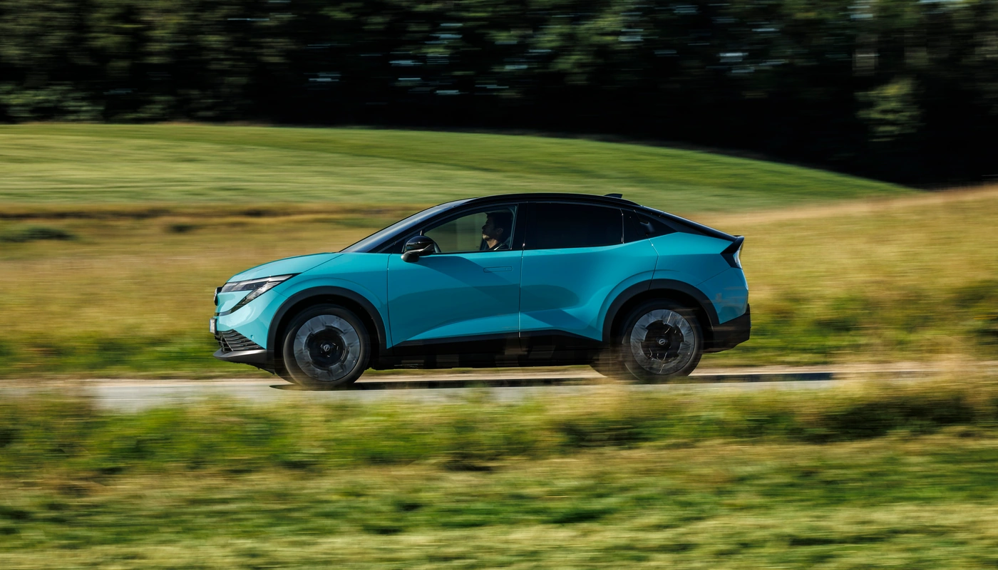 Nissan Leaf - Contexto Entorno Real Contexto Conduciendo Exterior Lateral Izquierda