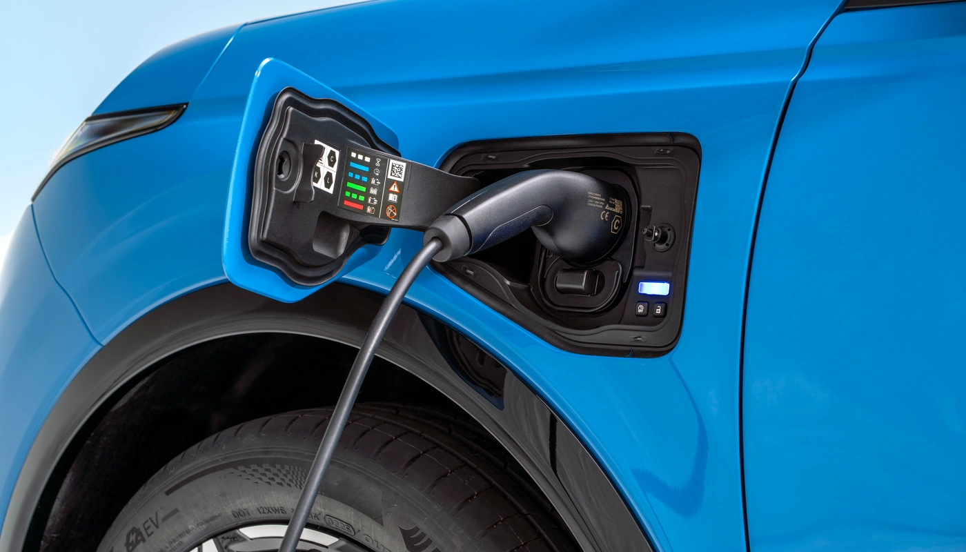 Nissan Micra - Carga Puerto Y Cable