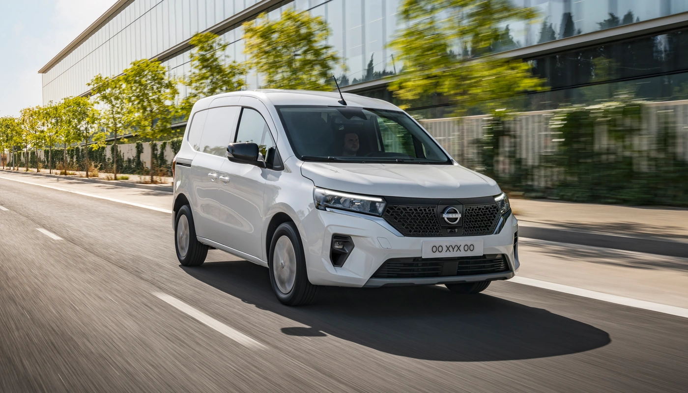 Nissan Townstar Combi Van - Contexto Entorno Real Contexto Conduciendo Exterior Frontal Derecha