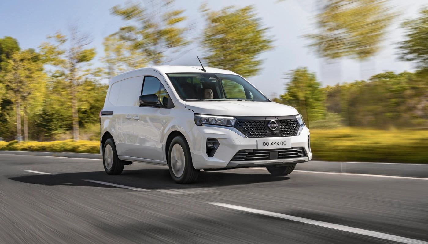 Nissan Townstar Combi Van - Contexto Entorno Real Contexto Conduciendo Exterior Frontal Derecha