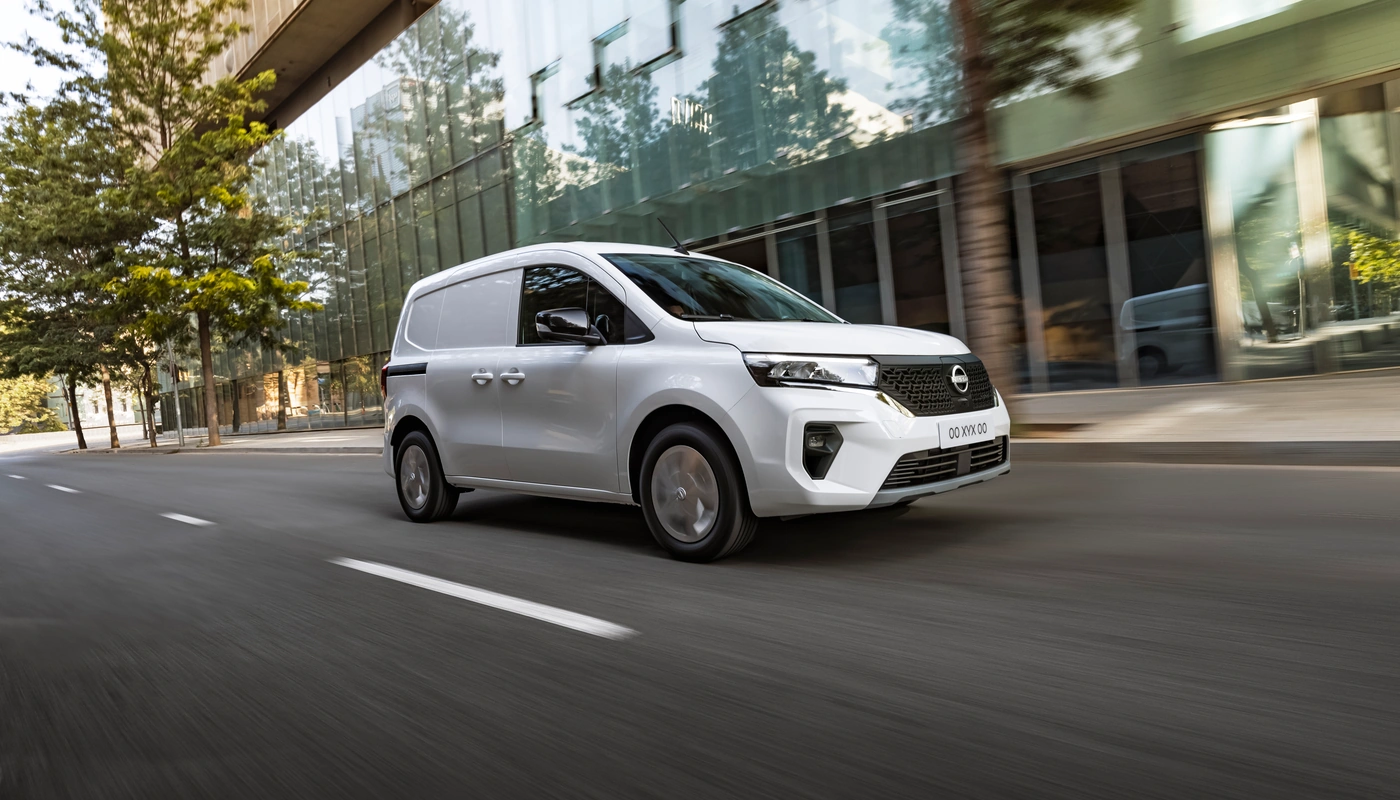 Nissan Townstar Combi Van - Contexto Entorno Real Contexto Conduciendo Exterior Frontal Derecha