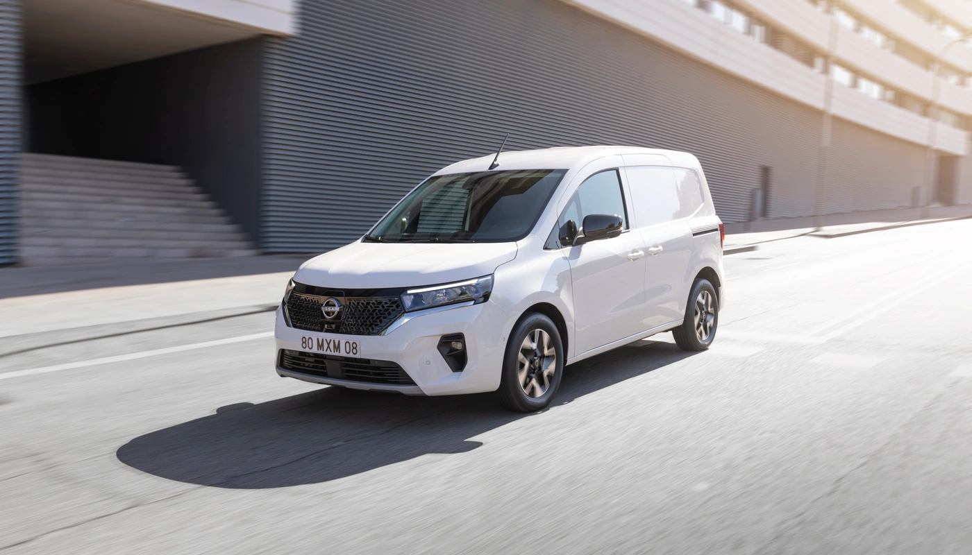 Nissan Townstar Combi Van - Contexto Entorno Real Contexto Conduciendo Exterior Frontal Izquierda