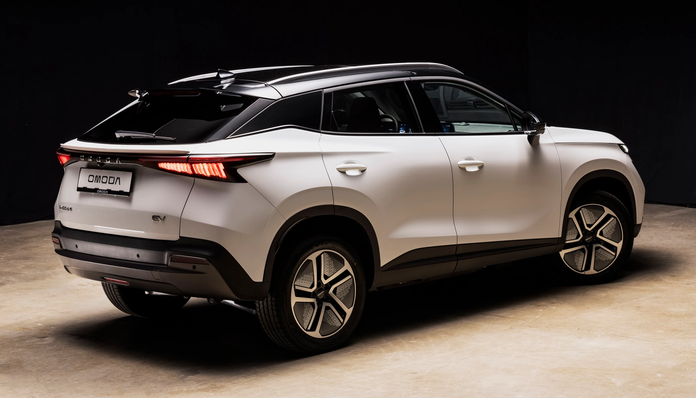 Omoda 5 Ev - Contexto Aparcado Exterior Trasera Izquierda