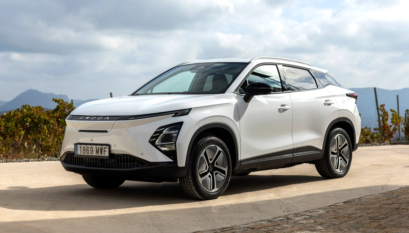 Omoda 5 Ev - Contexto Entorno Real Contexto Aparcado Exterior Frontal Izquierda