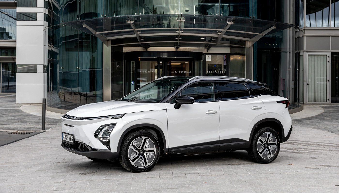 Omoda 5 Ev - Contexto Entorno Real Contexto Aparcado Exterior Frontal Izquierda Exterior Lateral Izquierda