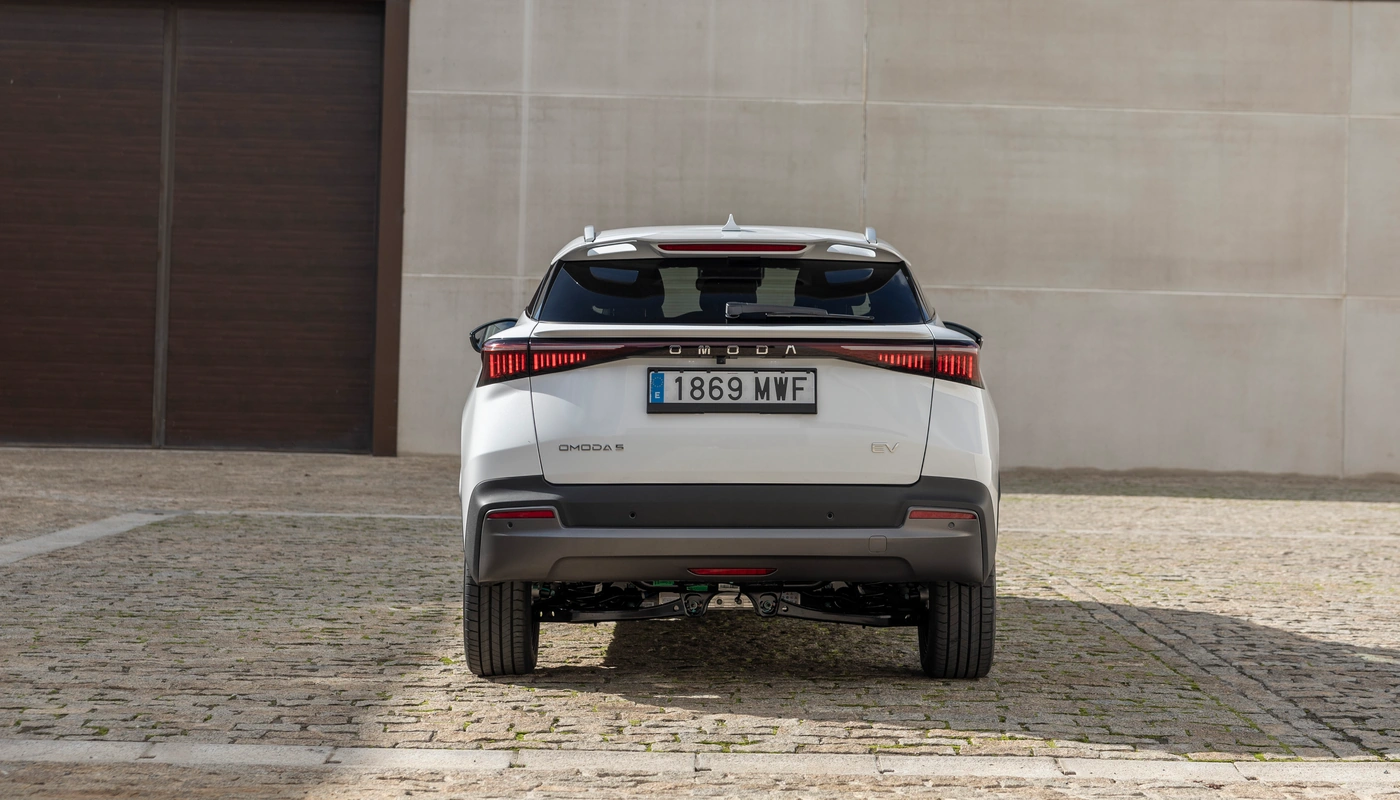 Omoda 5 Ev - Contexto Entorno Real Contexto Aparcado Exterior Trasera