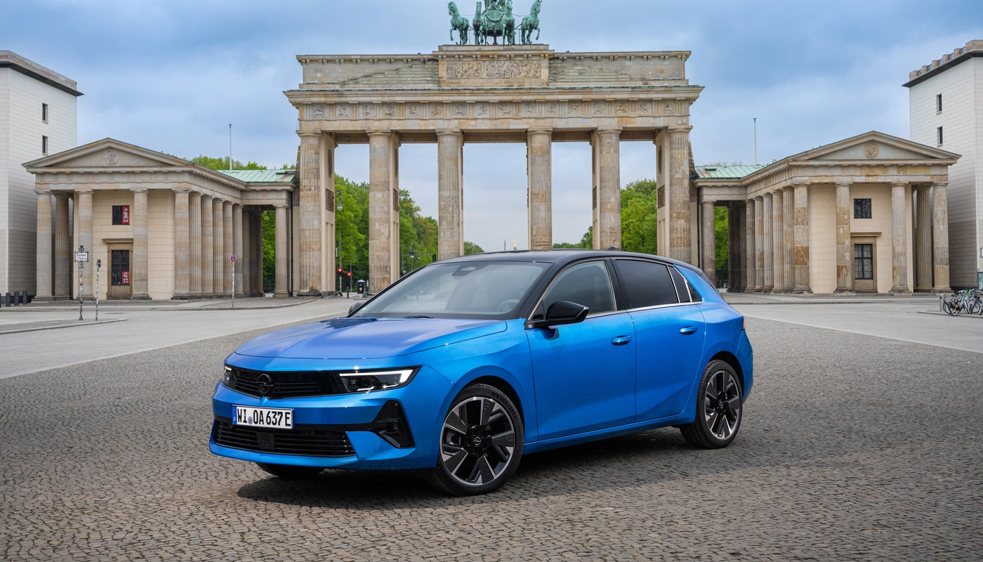 Opel Astra - Contexto Entorno Real Contexto Aparcado Exterior Frontal Izquierda