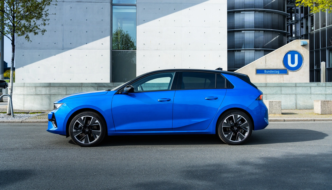 Opel Astra - Contexto Entorno Real Contexto Aparcado Exterior Lateral Izquierda