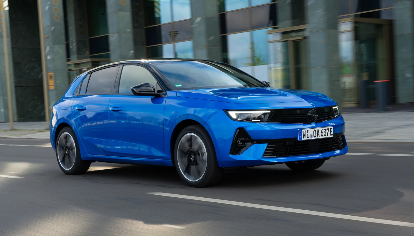 Opel Astra - Contexto Entorno Real Contexto Conduciendo Exterior Frontal Derecha