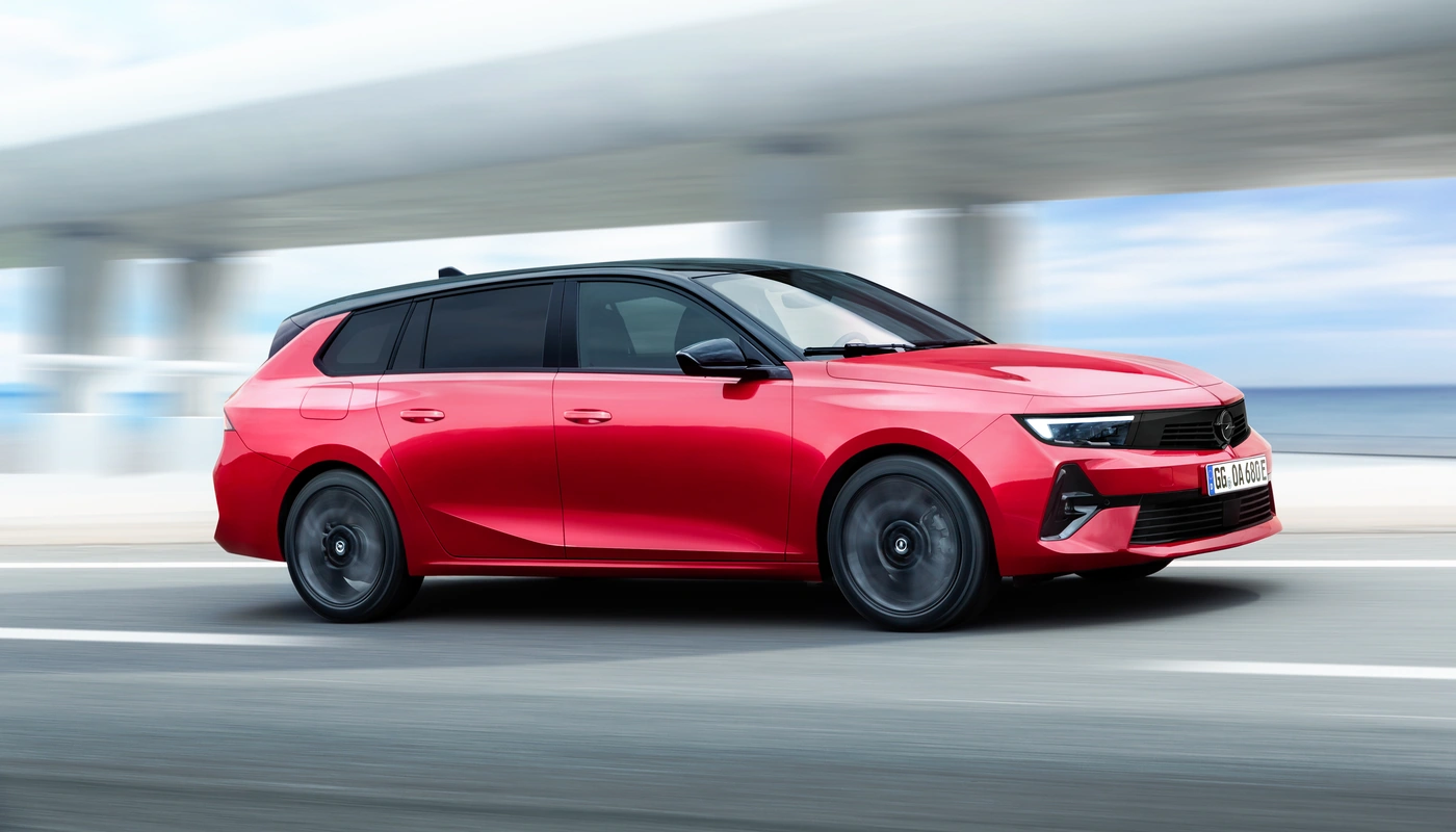 Opel Astra Sports Tourer - Contexto Entorno Real Contexto Conduciendo Exterior Lateral Derecha