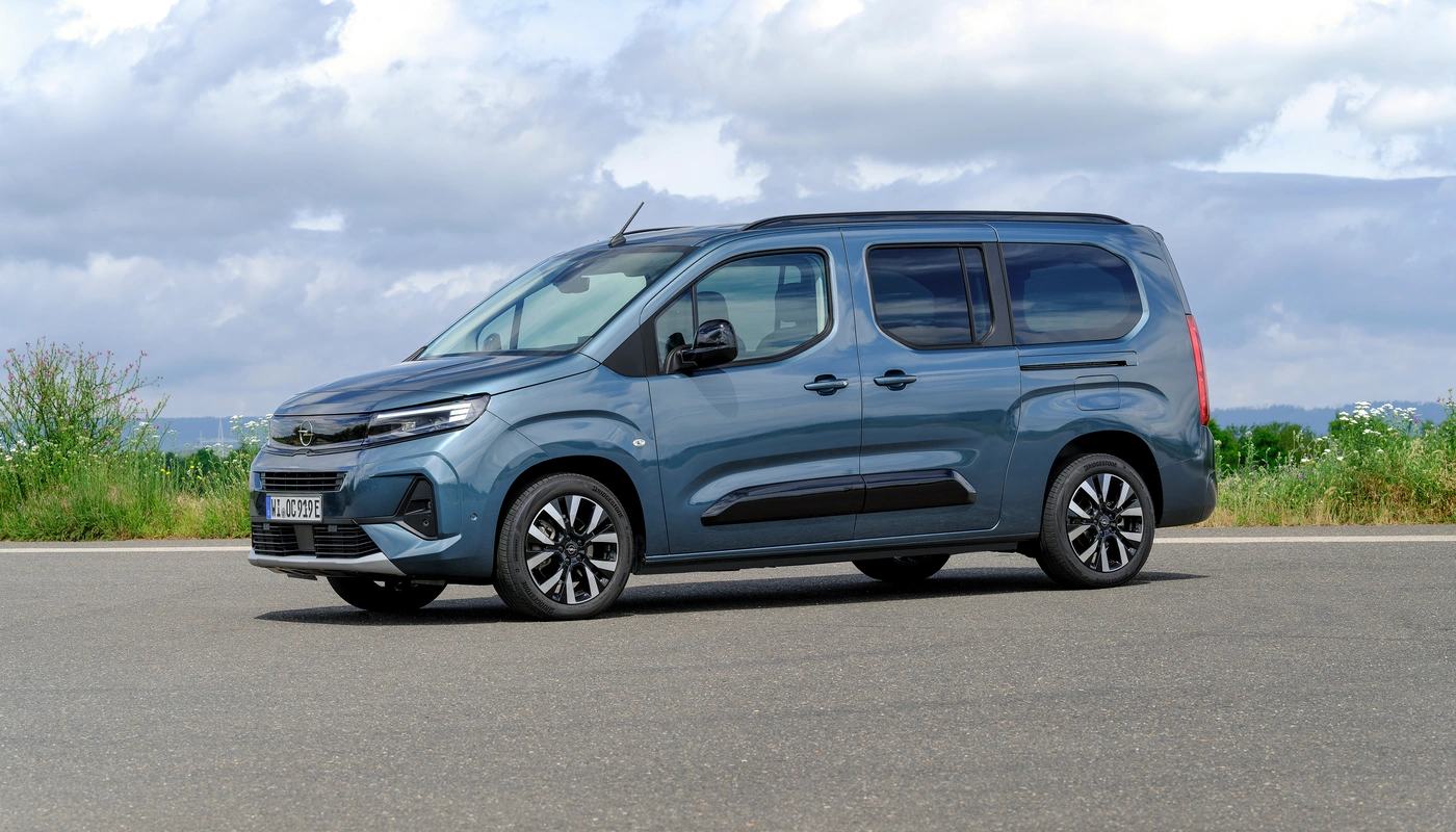 Opel Combo - Contexto Entorno Real Contexto Aparcado Exterior Lateral Izquierda