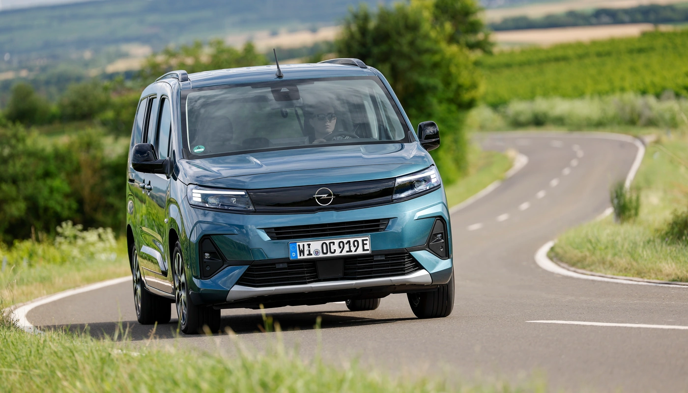 Opel Combo - Contexto Entorno Real Contexto Conduciendo Exterior Frontal