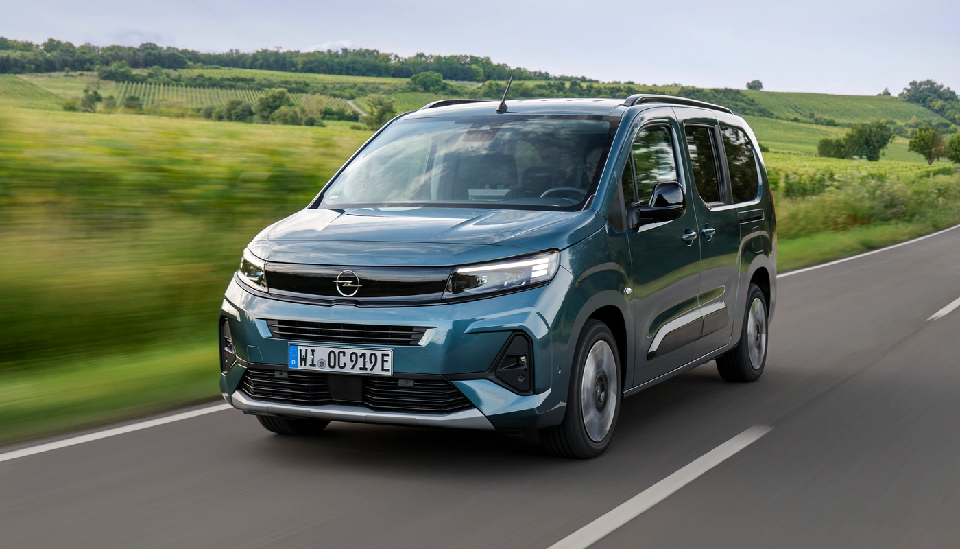 Opel Combo - Contexto Entorno Real Contexto Conduciendo Exterior Frontal Izquierda