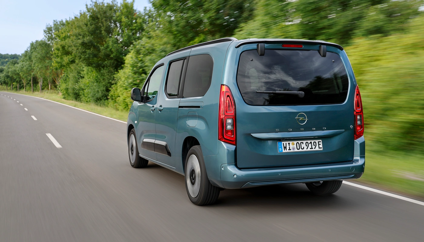 Opel Combo - Contexto Entorno Real Contexto Conduciendo Exterior Trasera